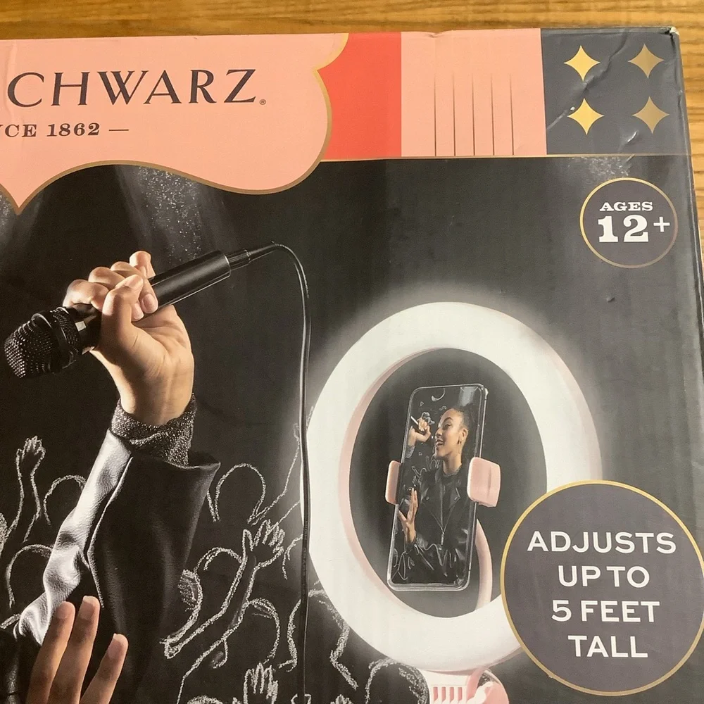 FAO Schwarz Social Star Selfie Light Stand with Remote